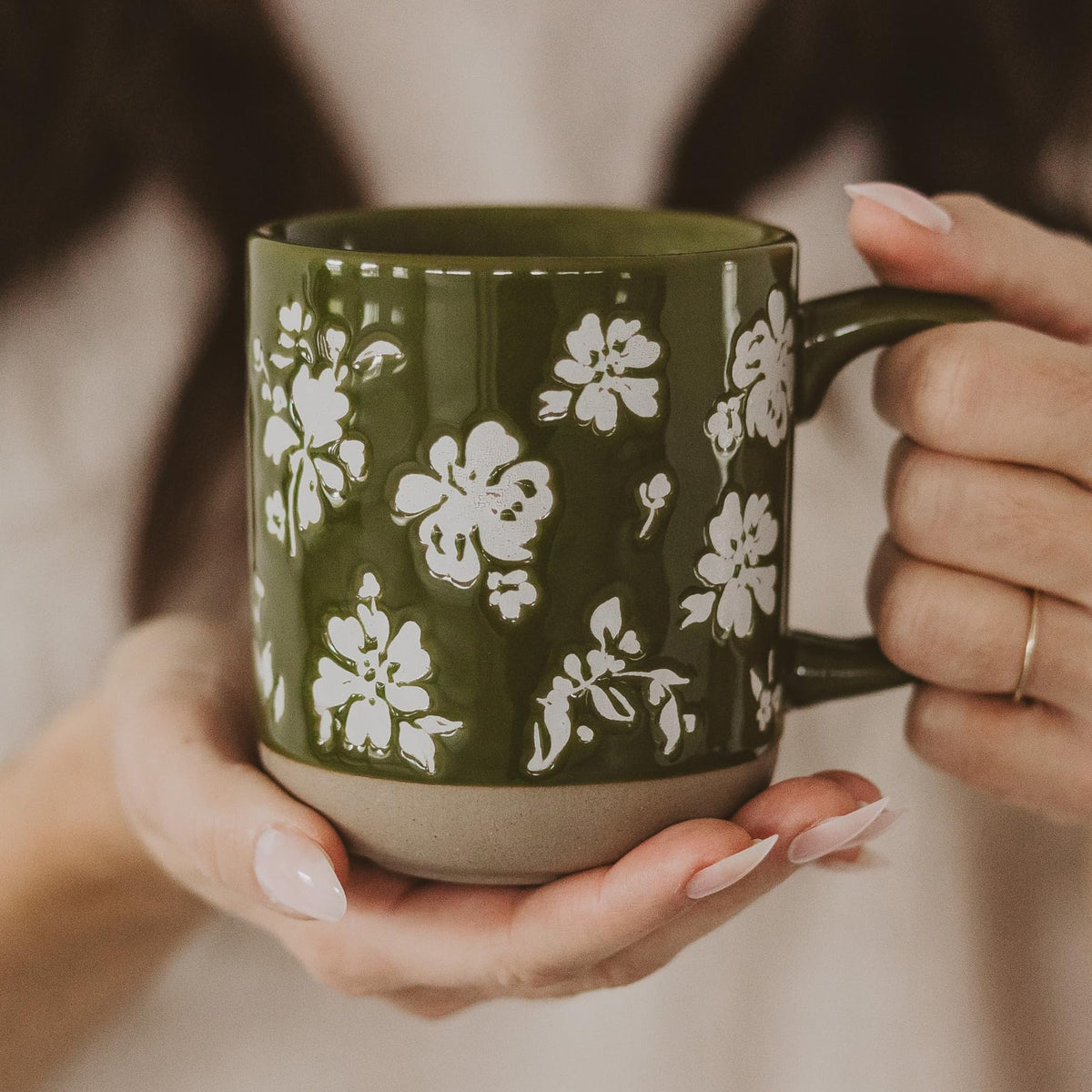 Green Floral Stoneware Coffee Mug – Timeless Charm for Everyday Moments